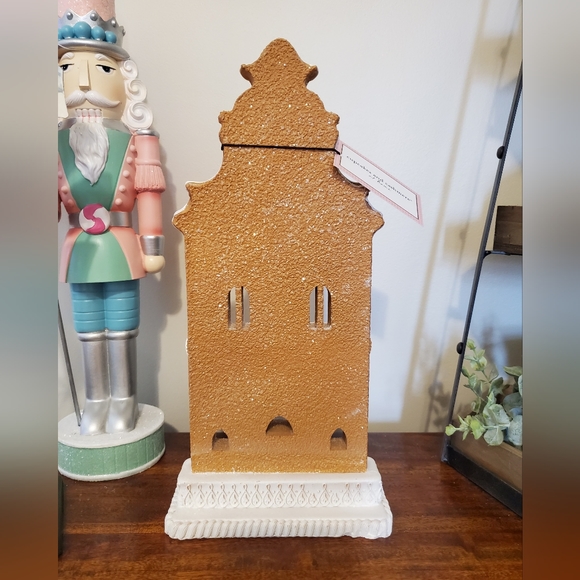 Cupcakes & cashmere neutral gingerbread house - Picture 2 of 3